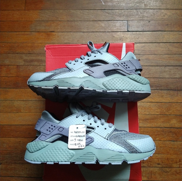 Nike - Picture 2 of 7